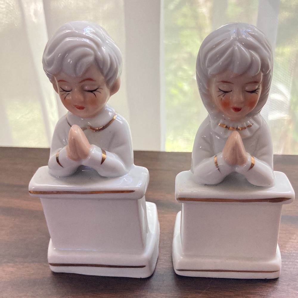 Praying pair - Picture 3 of 5
